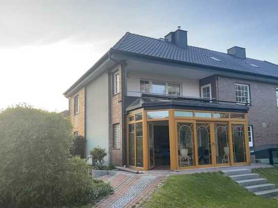 Geräumige, modernisierte 7-Raum-Doppelhaushälfte mit traumhaften Wintergarten in Cuxhaven