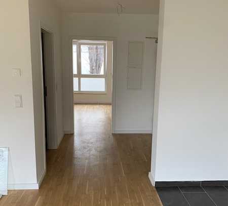 Hochwertige 2 Zimmer Wohnung im 1. OG mit großem Balkon