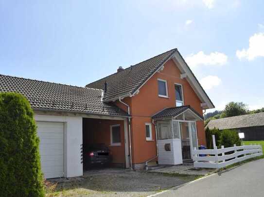 Preisreduzierung!
Einfamilienhaus Baujahr 2005 mit Fußbodenheizung auf Eckgrundstück am Ortsrand