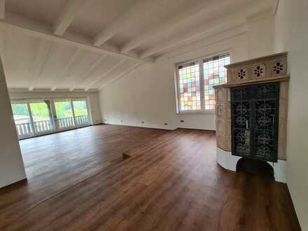 Erstbezug nach Sanierung: 4-Zimmer-Loft-Wohnung mit EBK und Balkon in Hanstedt