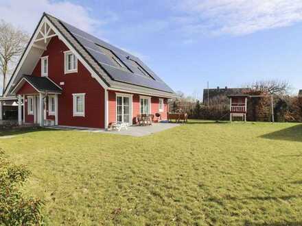 Neuwertiges Niedrigenergiehaus mit Photovoltaikanlage und Erdwärmepumpe in familienfreundlicher Lage