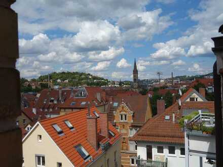 Gepflegte 2-Zimmer-Dachgeschosswohnung mit Blick über Stuttgart-Heslach