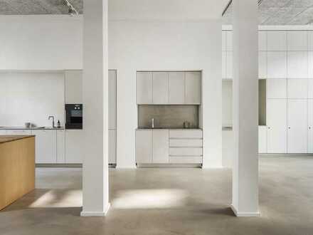 Design-Showroom mit Sichtbetonböden und exklusiver Einbauküche von Reform - im Herzen von Ottensen