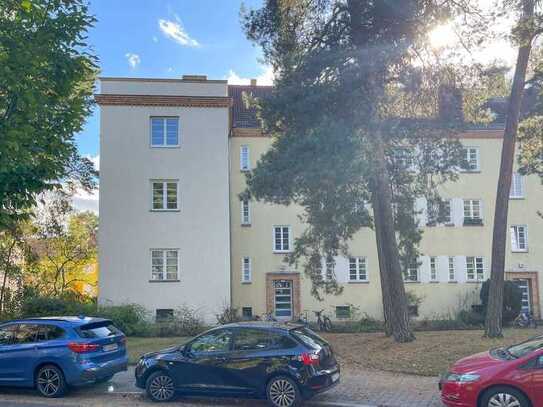 Helle 2-Zimmer-Wohnung im Westend – Ruhige Lage mit Blick ins Grüne und hervorragender Anbindung