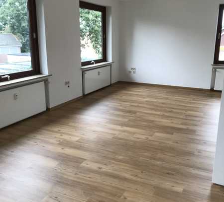 Helle, freundliche voll renovierte 2 Zimmer-Wohnung nahe Constructor University