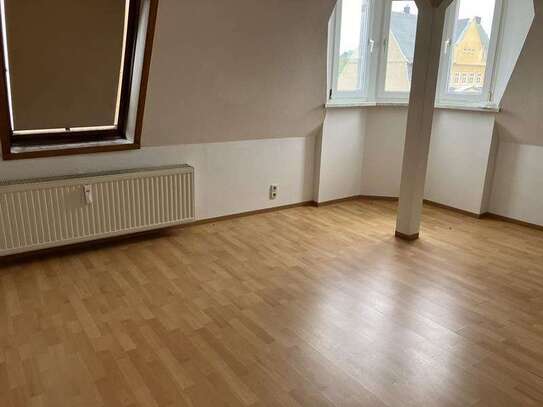 Große DG 4-Zimmer mit Laminat, Hauswirtschaftsraum bzw. Ankleide und 2 x Tageslichtbad