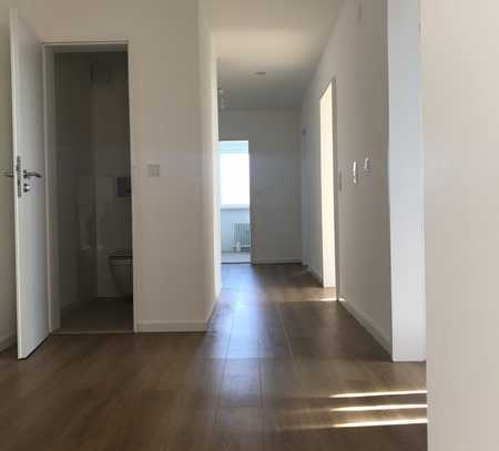 Helle, sonnige, stilvolle 4 Zimmer- Wohnung in Höchberg mit EBK, TG und Südbalkon: