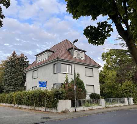 Geräumiges 12-Zimmer-Haus in Neu-Isenburg