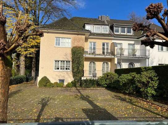 Köln Dellbrück, 3-ZKB Wohnung in 3 Fam. Villa, ideal für alleinstehende Damen.