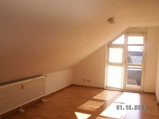 Freundliche 3-Zimmer-Dachgeschosswohnung mit Balkon und EBK in Coswig