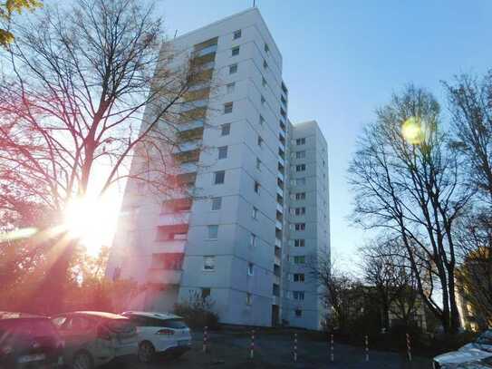 Leicht einzugsbereite Wohnung mit Balkon, ideal als Pärchen !