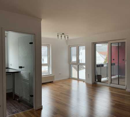 Stilvolle, modernisierte 3-Zimmer-Wohnung mit Balkon und Einbauküche in Oberkochen