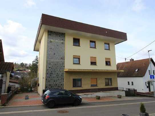 Mehrfamilienhaus mit großem Grundstück