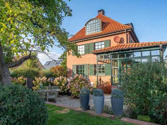 Kernsanierte Villa mit Stil, Charme und grossem Südgarten