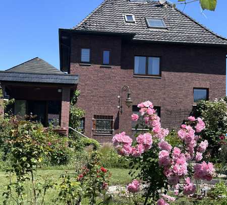 Freistehende Stadtvilla mit traumhaften Garten