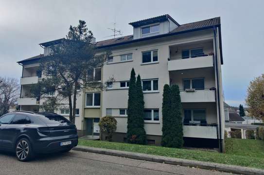 IMA-Immobilien bietet eine 4,5 Zimmer Wohnung mit Garage