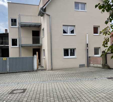 Energieeffizient sanierte 4,5-Zimmer Maisonette-Wohnung;gehobene Ausstattung/Balkon/EBK in Gochsheim