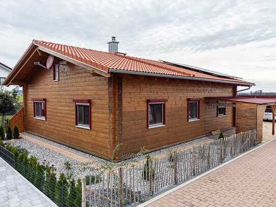 Schöner Blockhausbungalow in Ortsrandlage