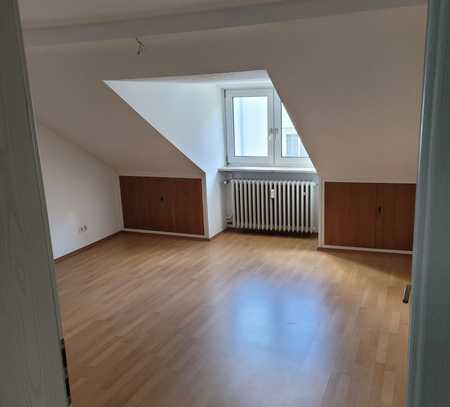 2-Zimmer-Dachgeschosswohnung für eine Person in Pforzheim - Zentrale Lage