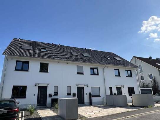 Neubau-Erstbezug - Tolles Reihenendhaus mit vielen Extras zu vermieten !