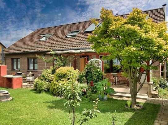 Genießen Sie die Abendstimmung: Ein- bis Zweifamilienhaus mit Westterrasse