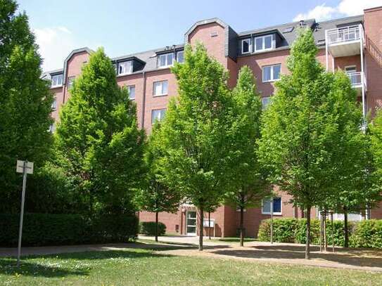 Wohnung mit Parkett und Balkon - grüner Innenhof