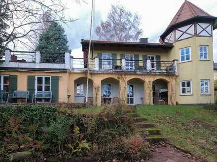 exklusives Schlösschen mit großem Garten in Stadprozelten