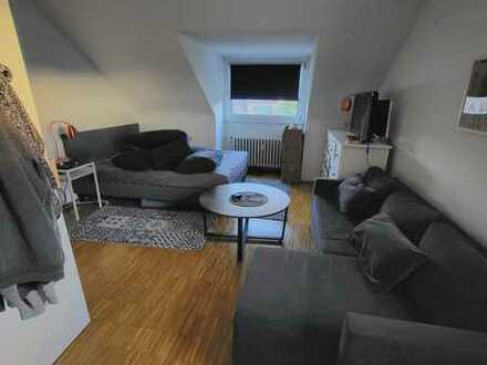 Modernisierte Wohnung mit zweieinhalb Zimmern sowie Balkon und Einbauküche in Hürth