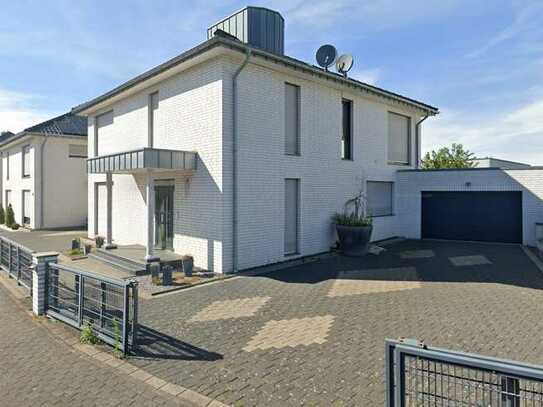 Außergewöhnliches freistehendes Einfamilienhaus mit luxuriöser Innenausstattung in Übach-Palenberg