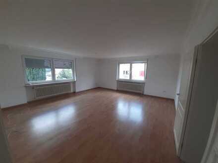 Exklusive, modernisierte 3-Zimmer-EG-Wohnung mit Balkon und EBK in Tiefenbronn