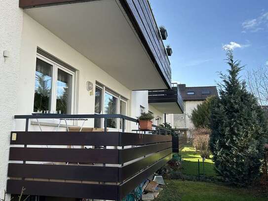 Geschmackvolle 3 1/2 Zimmer EG-Wohnung mit Balkon, Garten und Einbauküche in Gerlingen