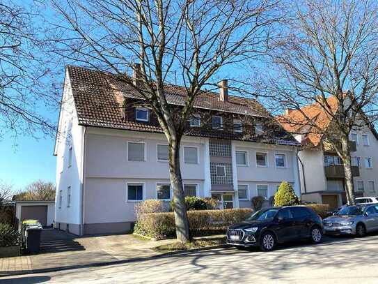 6-Familienhaus mit 4 Garagen und 2 Stellplätzen in beliebter Wohnlage