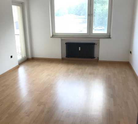 **KLINIKVIERTEL-2er Büro mit Laminatböden, Balkon, Aufzug, 1 Stellplatz & 2 WC Einheiten**