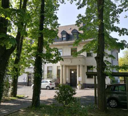 Altbau-Wohnung in Villa/ Neuwied-Niederbieber