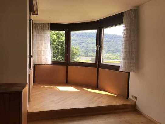 4,5-Zimmer-Maisonette-Wohnung mit herrlicher Aussicht, Balkon und Terrasse in Bad Urach