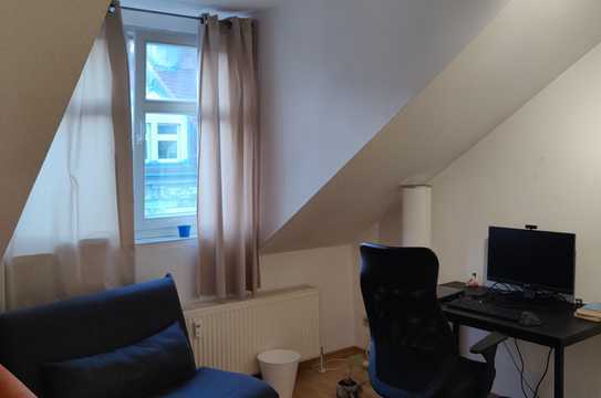 Geräumige Dachgeschosswohnung im Herzen der Neustadt – Nachmieter gesucht zum 01.06.2025!