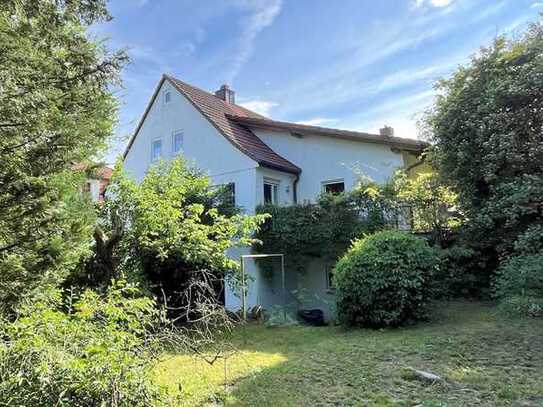 LIF Burgberg, Wohnhaus in ruhiger Lage mit verwunschenem Garten