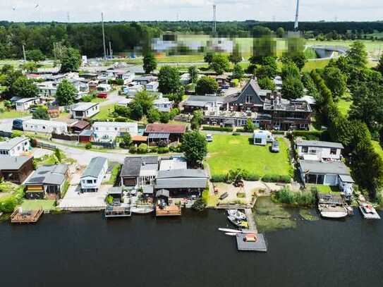 Campingplatz mit Wohngebäuden und Gastronomie