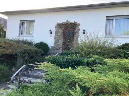 Komplett sanierungsbedürftiger Bungalow mit zusätzlichem Bauland