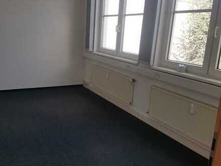 1 Büroraum 34qm (inkl. Allgemeinflächenanteil)