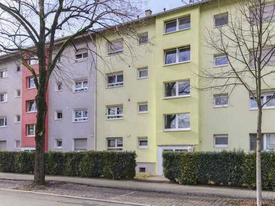 Kurzfristig bezugsfrei: Renovierte 4-Zi.-ETW 2 Balkonen und 2 Bädern sowie Einbauküche und Garage