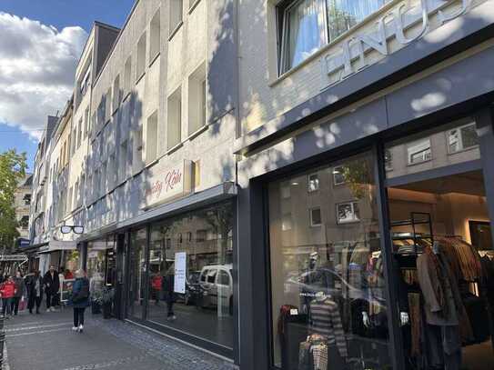 Hochwertige Einzelhandelsfläche mit breitem Schaufenster in bester Innenstadtlage zu vermieten!