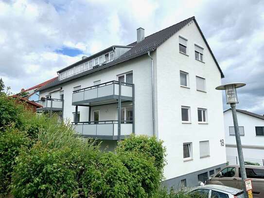 Wunderschöne 4 Zi-Wohnung, Erstbezug nach Sanierung, mit EBK, großem Balkon und Stellplatz