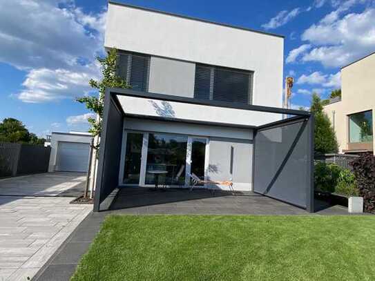 Elegantes Einfamilienhaus mit Seeblick, großer Dachterrasse und Designer-Garten