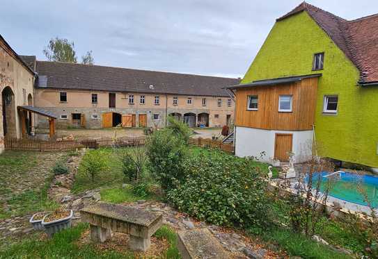 3-Seiten-Bauernhof: großes Grundstück, Scheune, Wohnhaus, Stall- und Wirtschaftsgebäude