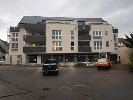Geschmackvolle Wohnung mit drei Zimmern sowie Balkon und EBK in Erlenbach