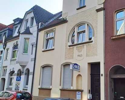 Wohnen im Altbau - Großzügige 2,5 Raum-Wohnung im Dachgeschoss