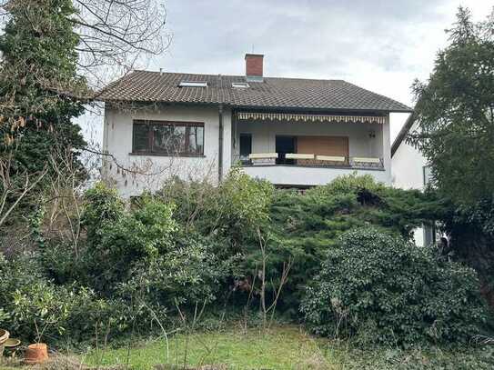 LEERSTEHENDES 2-FMH mit ausgeb. DG, zwei Garagen & großem Garten in ruhiger Lage von Hockenheim