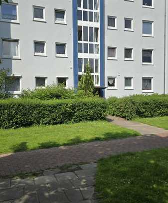 Schöne 3-Zimmer-Hochparterre-Wohnung mit gehobener Innenausstattung mit Balkon und EBK in Bremen