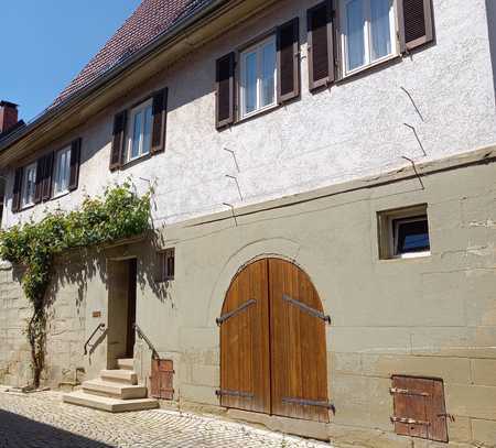 Für Hausgestalter und Sanierer: älteres Stadthaus mit ausbaubarer Scheune/Garage